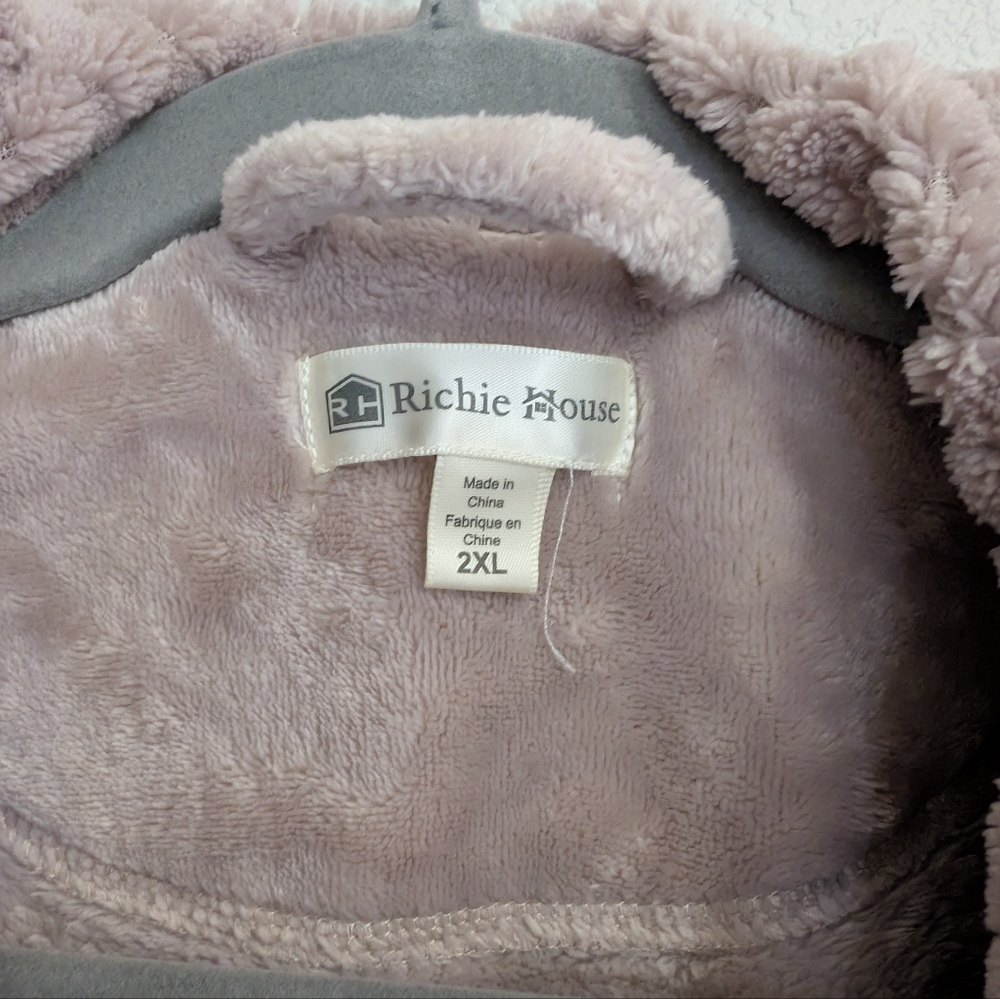 Richie House Oversized Plush Robe - Picture 5 of 6